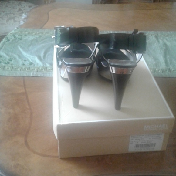 Michael Kors shoes - Picture 3 of 3